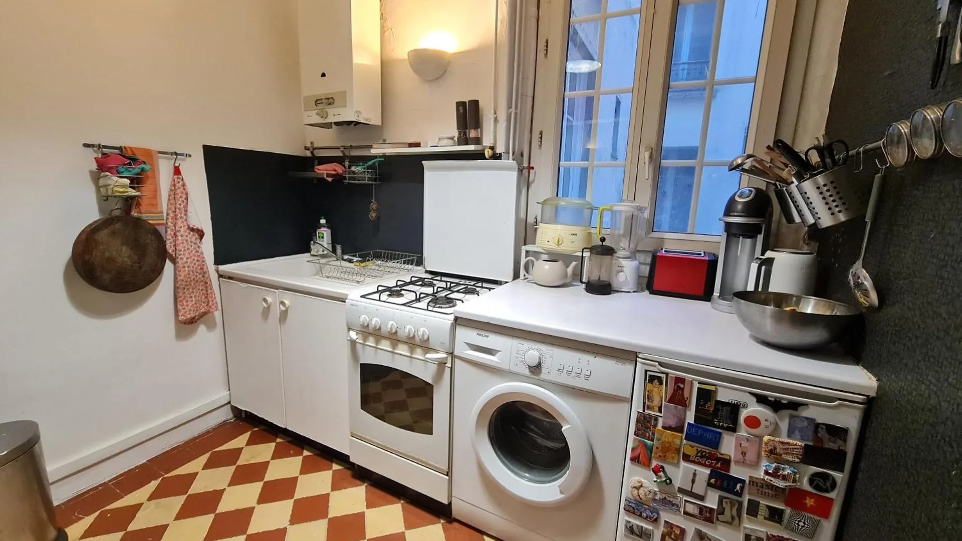 Grande Chambre Dans Appartement Cosi Παρίσι Πανσιόν